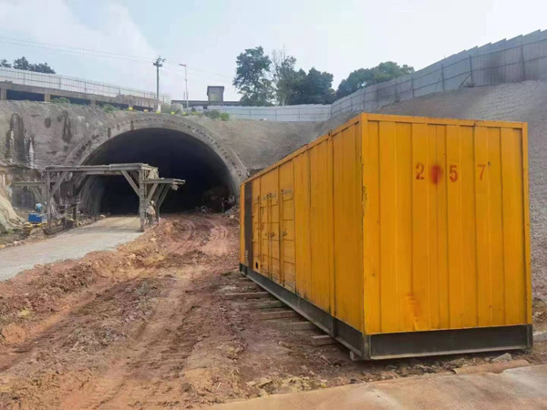 鹤峰发电机出租自启装置的工作原理是什么？