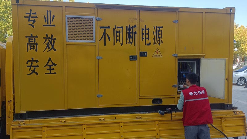 鹤峰柴油发电机组和UPS电源配合使用时，如何避免切换过程中的电力中断？