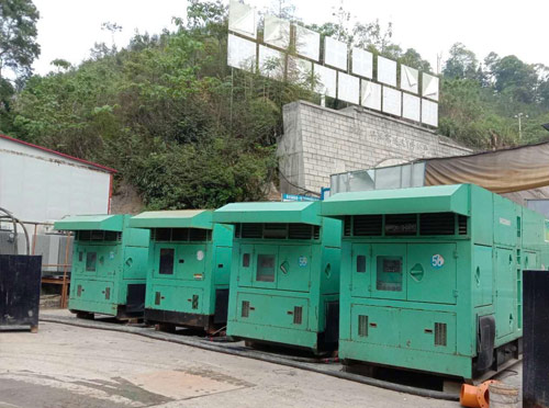 鹤峰先进的应急发电机系统中智能监测和控制系统如何确保电压稳定？