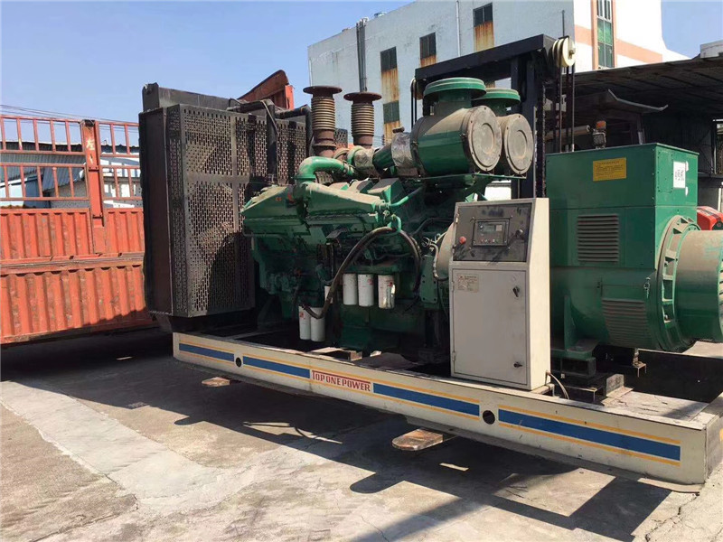 鹤峰如何判断柴油发电机组的机油温度是否达到了合适的预热温度？