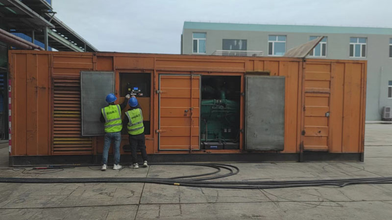 鹤峰如何检查柴油发电机组的机油油位？